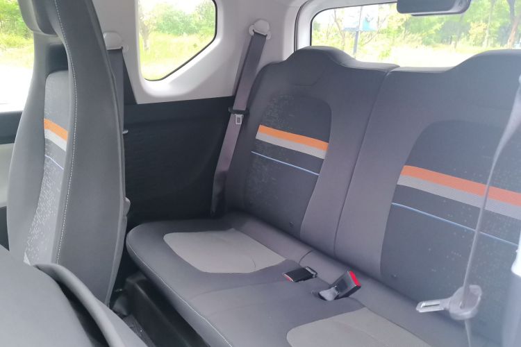 五菱汽车 宏光MINIEV 2022款 轻松款 三元锂中控内饰7003