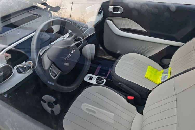 吉利银河 2025款 210km 熊猫卡丁中控内饰7001