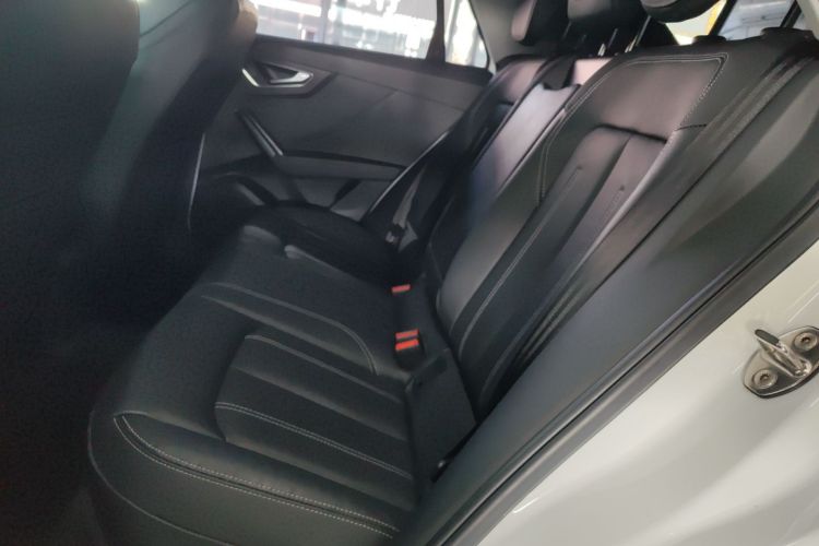 奥迪Q2L 2022款 35 TFSI 进取致雅型中控内饰7001