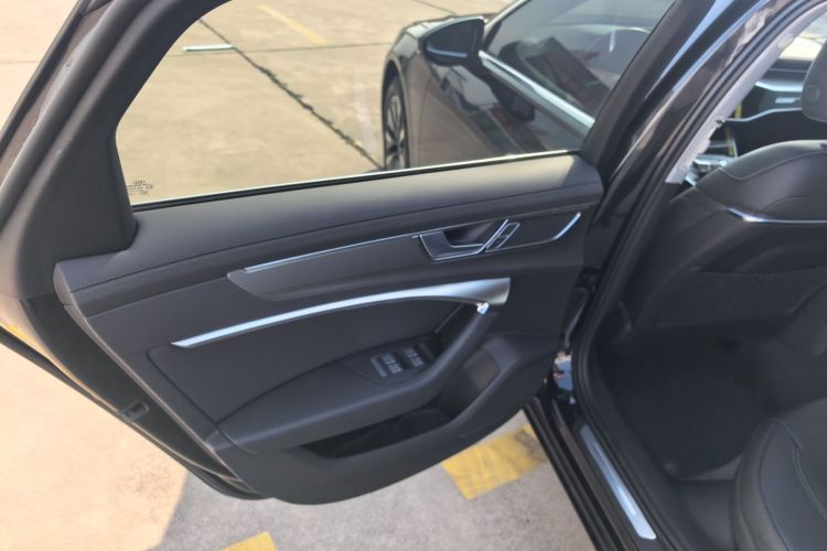奥迪A6L 2024款 45 TFSI 臻选致雅型中控内饰7005
