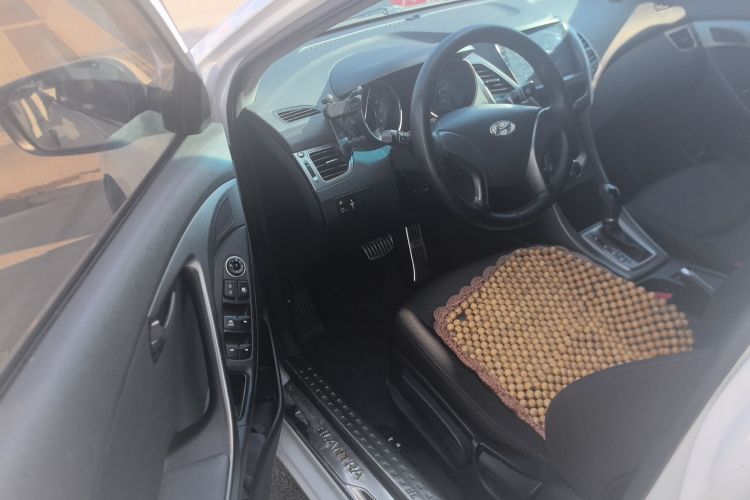 现代 朗动 2015款 1.6L 自动时尚型中控内饰7002