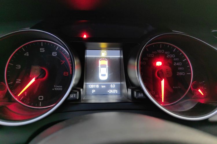 奥迪A5 2010款 2.0TFSI Cabriolet中控内饰15