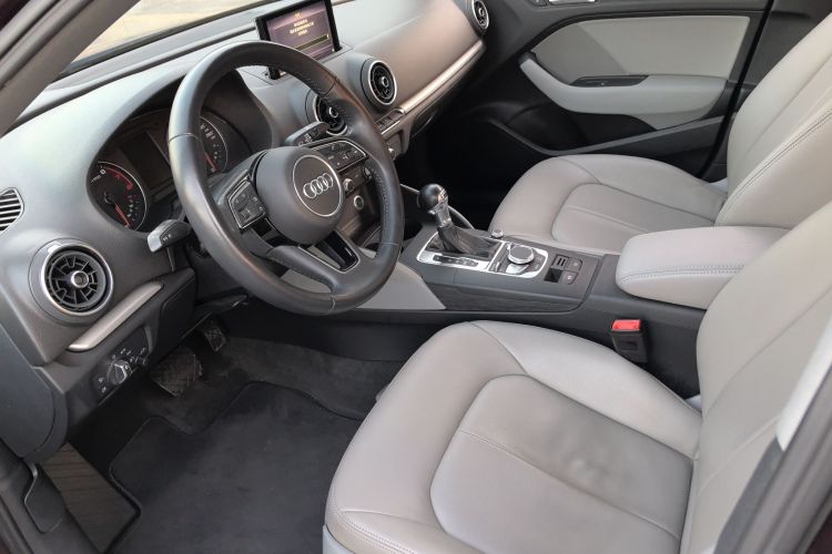 奥迪A3 2018款 30周年年型 Limousine 35 TFSI 进取型中控内饰7005