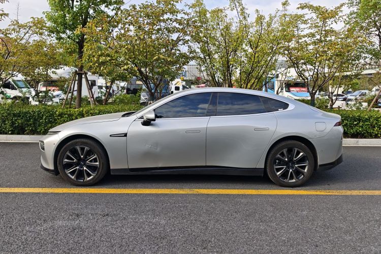 小鹏P7 2022款 670N+车身外观6003