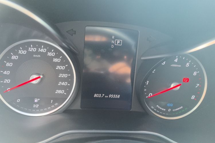 奔驰C级 2019款 C 260 运动版 4MATIC中控内饰15