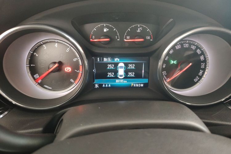 别克 君威 2019款 20T 豪华型 国VI中控内饰15