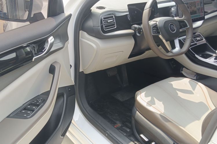 比亚迪 秦PLUS 2023款  冠军版 DM-i 120KM超越型中控内饰7002