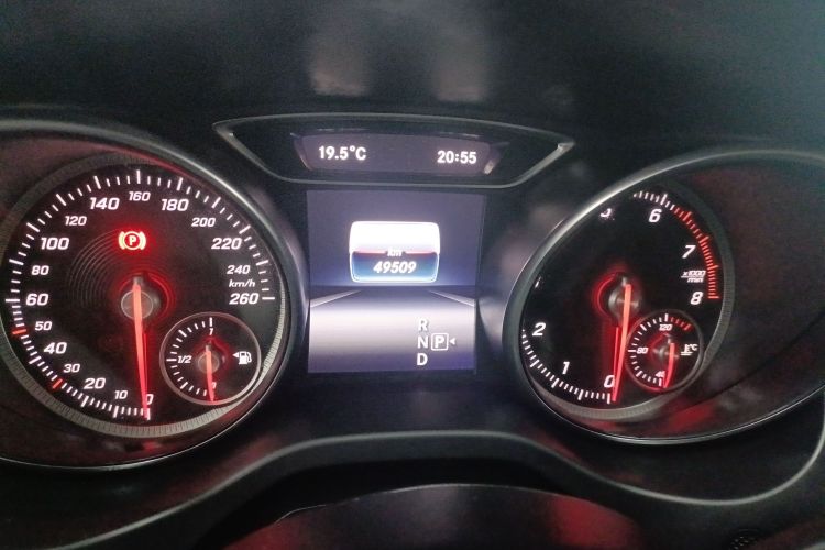 奔驰GLA 2018款 GLA 200 动感型中控内饰15