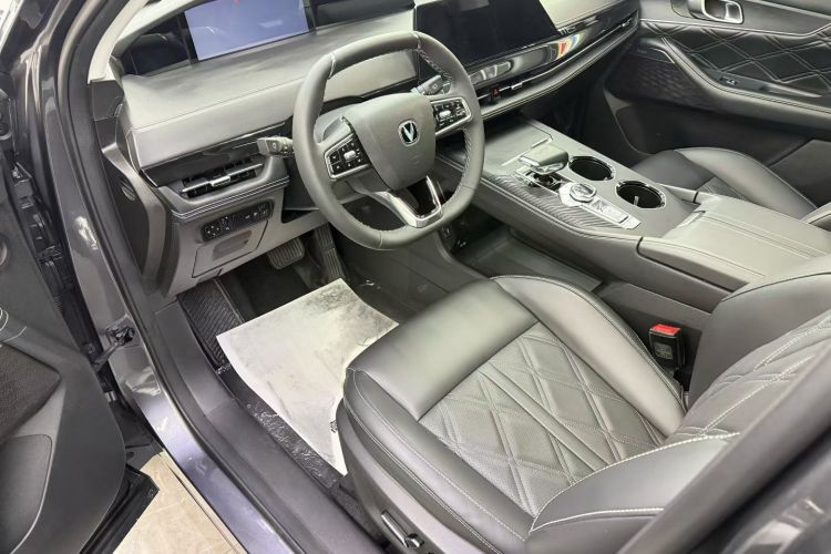 长安UNI-K 2024款 2.0T 两驱全球行版中控内饰7003