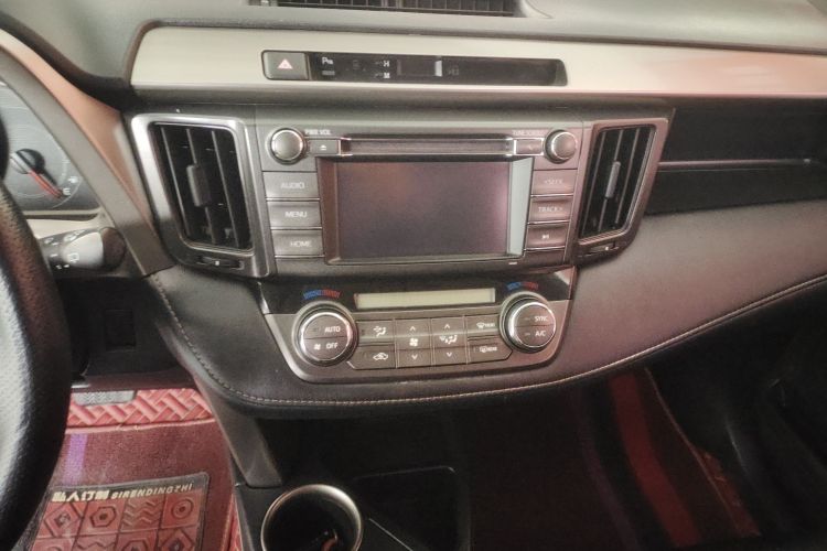 丰田 RAV4荣放 2013款 2.0L CVT四驱风尚版局部细节9002