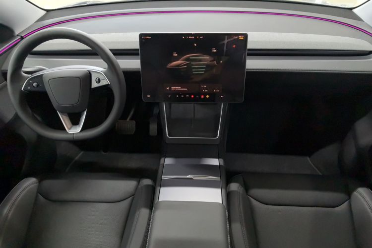 特斯拉 Model Y 2025款 后轮驱动版中控内饰7004