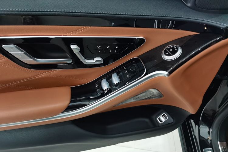 奔驰 迈巴赫S级 2022款 S 480 4MATIC 智臻特别版中控内饰7004