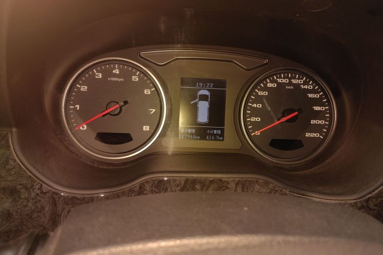 江淮瑞风 瑞风M4 2016款 2.0L 手动豪华型中控内饰15