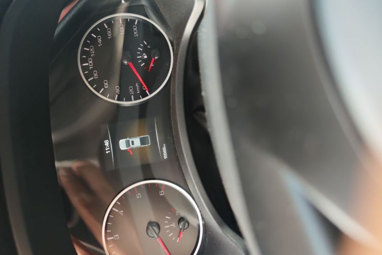 长城 炮 2023款 2.0T商用版自动柴油四驱精英型长箱GW4D20M中控内饰15