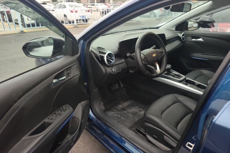 雪佛兰 科鲁泽 2023款 1.3T 轻混自动尊享版中控内饰7002