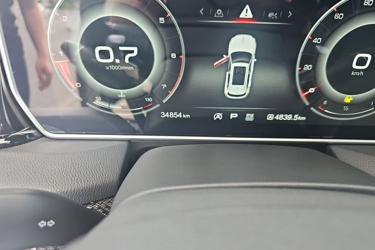 红旗HS5 2019款 2.0T 智联旗领四驱版中控内饰15