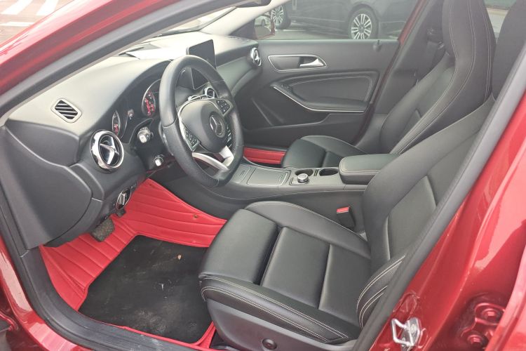 奔驰GLA 2019款 GLA 200 动感型中控内饰7002