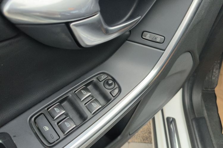 沃尔沃S60 2018款 S60L T3 智进版中控内饰7004