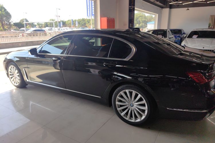 宝马7系 2019款 730Li 豪华套装车身外观6002