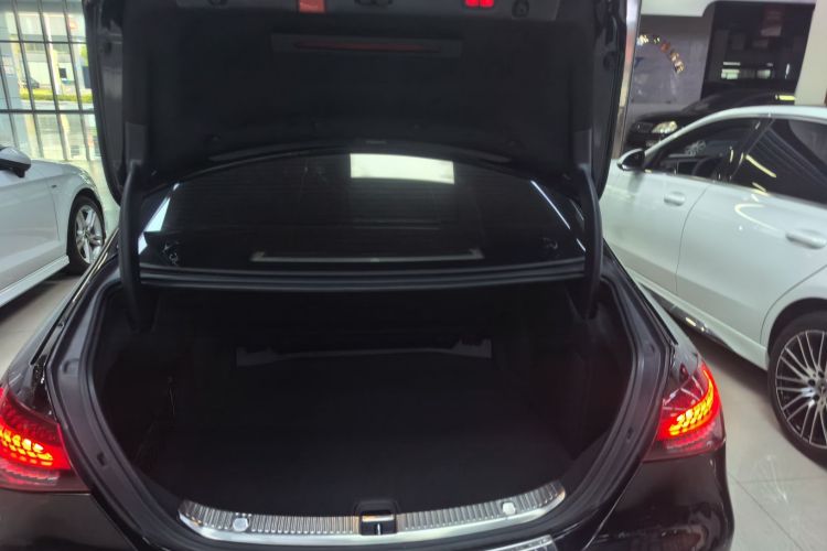 奔驰E级 2021款 E 300 L 尊贵型局部细节23