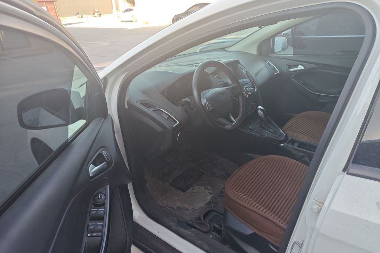 福特 福克斯 2017款 两厢 1.6L 自动风尚型智行版中控内饰7002