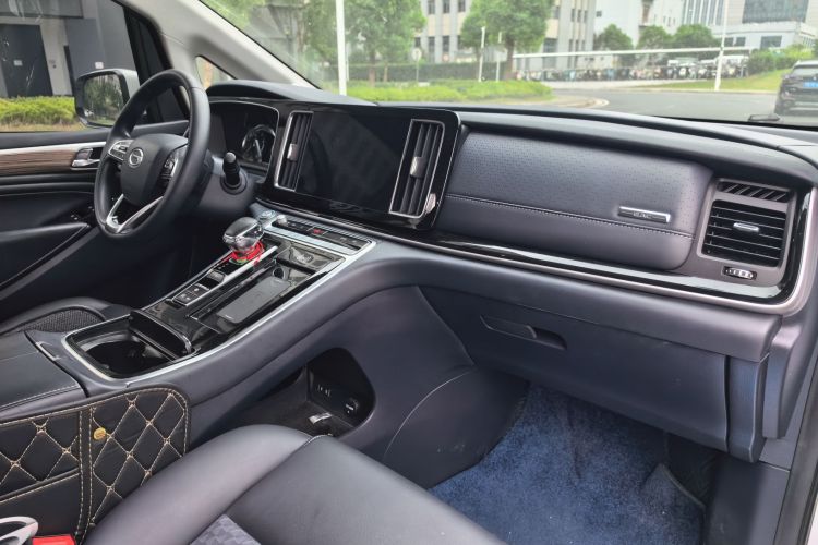 广汽传祺 传祺M8 2023款 领秀系列 390T 豪华版中控内饰7011