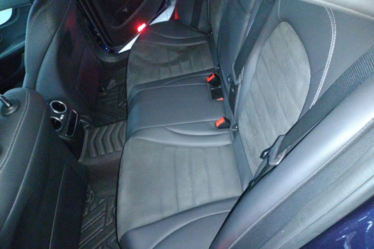 奔驰C级 2019款 C 260 运动版中控内饰7001