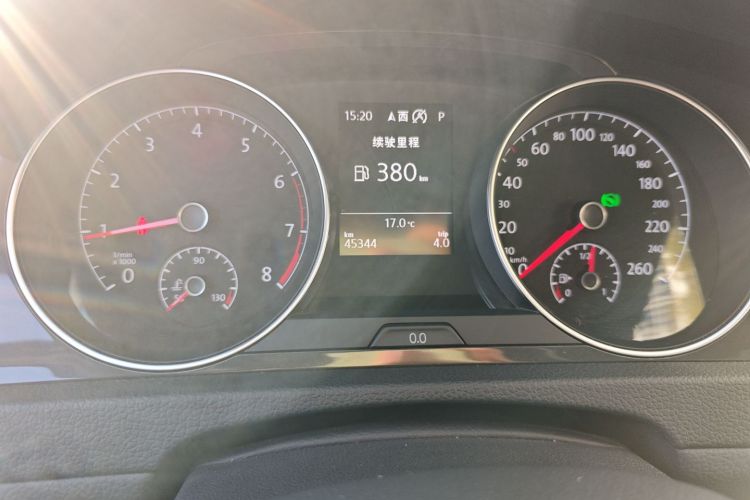 大众 高尔夫 2020款 200TSI DSG舒适进取版中控内饰15