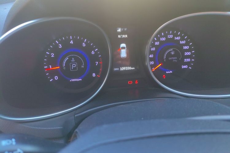 现代 胜达 2013款 2.4L 自动四驱智能型中控内饰15