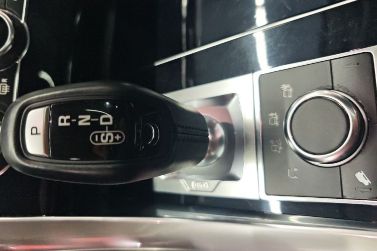 路虎 揽胜运动版 2014款 3.0 SC V6 HSE局部细节9001