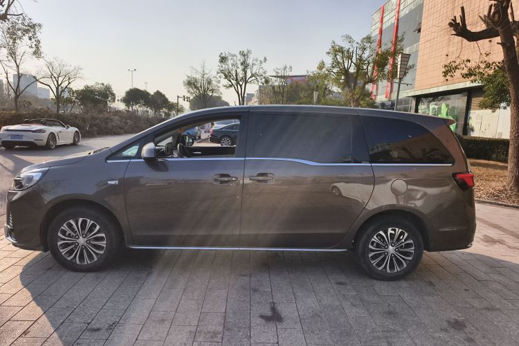 别克GL8 2023款 陆上公务舱 舒适型车身外观6005