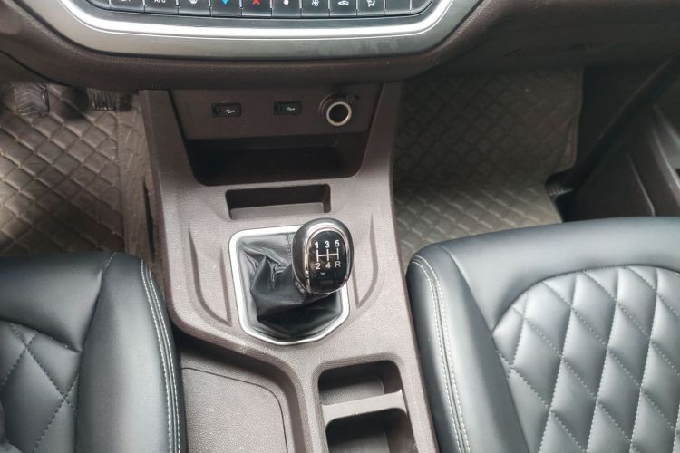 BAW北汽制造 锐胜王牌M7 2023款 1.6L 长轴创享型 9座局部细节18