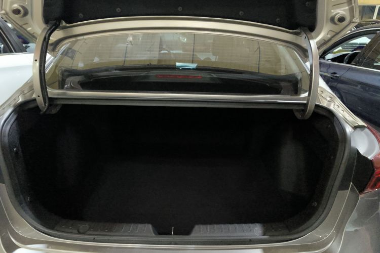 长安 逸动 2021款 PLUS 1.6L GDI 手动精英型局部细节23