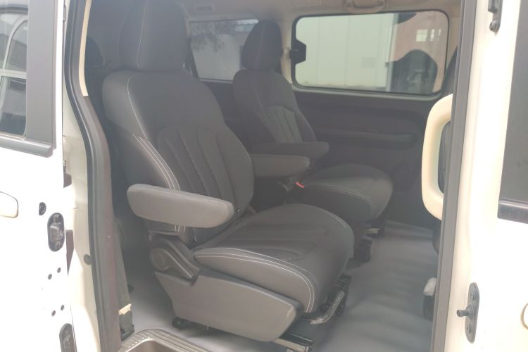 BAW北汽制造 锐胜王牌M7 2023款 1.6L 长轴创享型 9座中控内饰7002