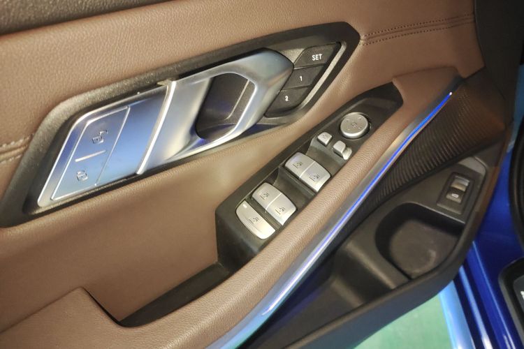 宝马3系 2020款 325i M运动套装局部细节9006