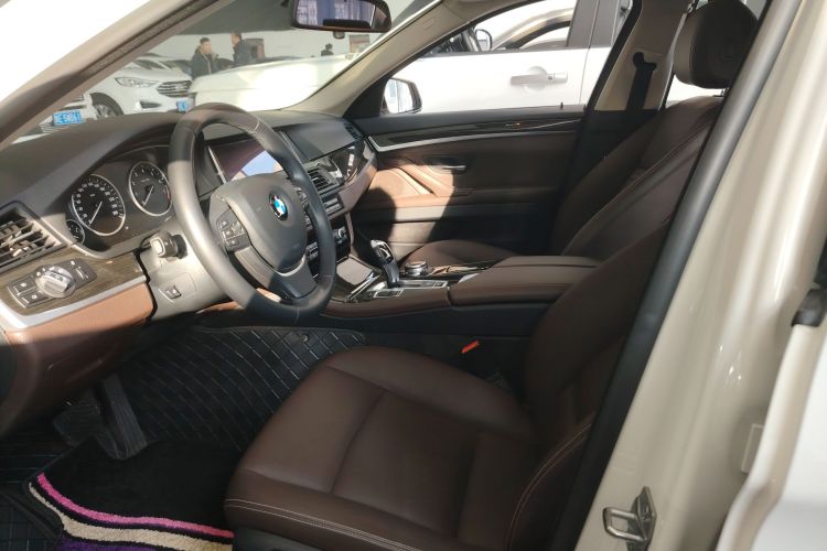 宝马5系 2014款 525Li 豪华设计套装局部细节19