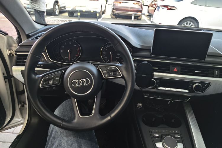 奥迪A4L 2017款 Plus 40 TFSI 时尚型中控内饰7002