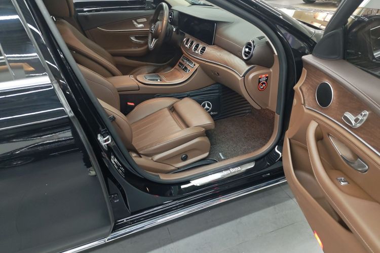 奔驰E级 2020款 改款 E 260 L局部细节9009