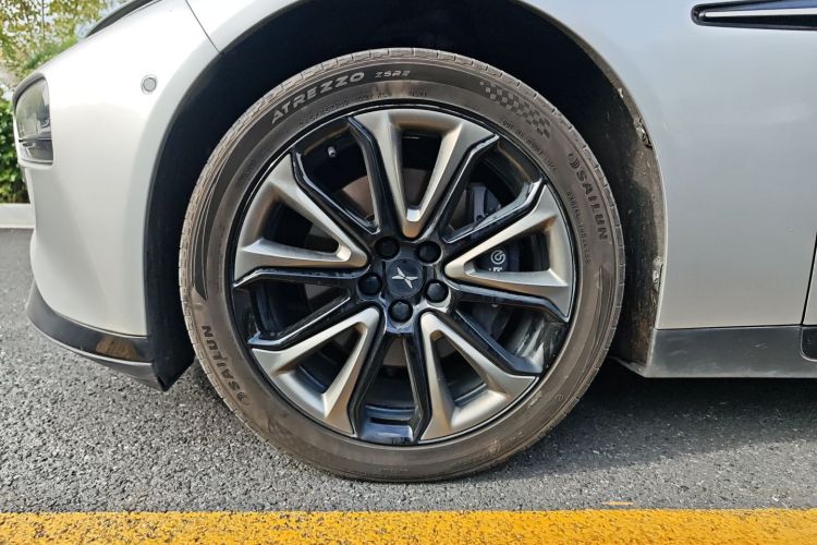 小鹏P7 2022款 670N+车身外观6008