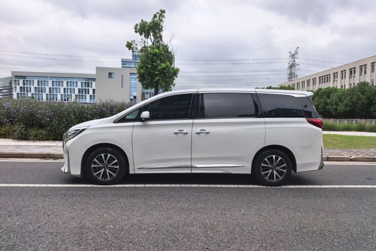 广汽传祺 传祺M8 2023款 领秀系列 390T 豪华版车身外观6003