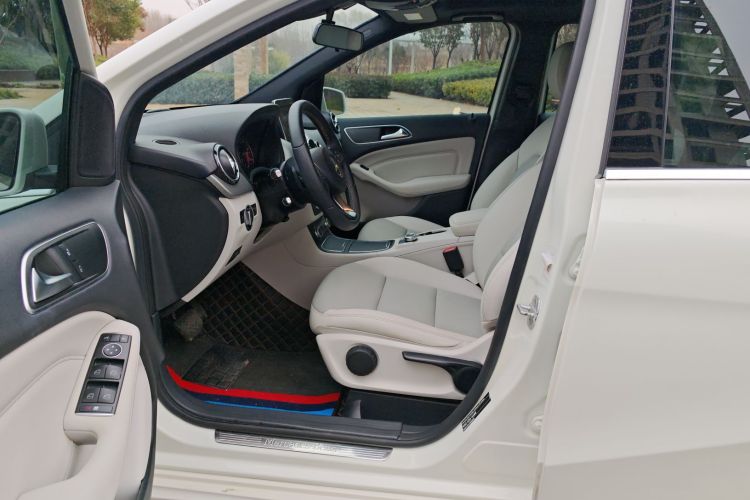 奔驰B级 2015款 B 200 动感型中控内饰7005