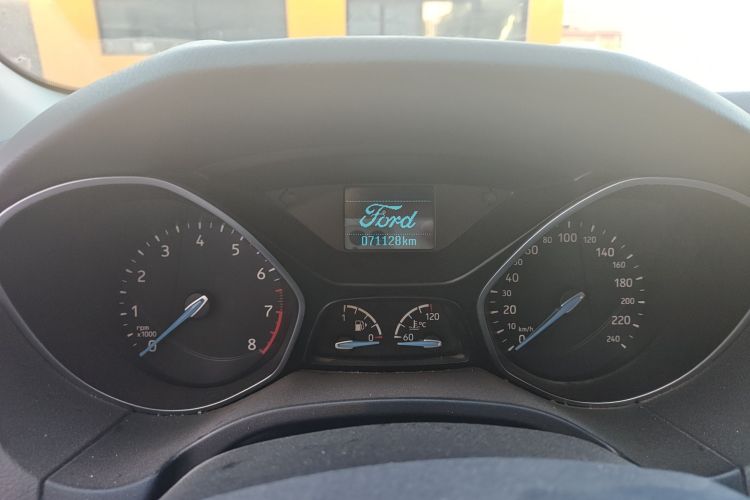 福特 福克斯 2017款 两厢 1.6L 自动风尚型智行版中控内饰15