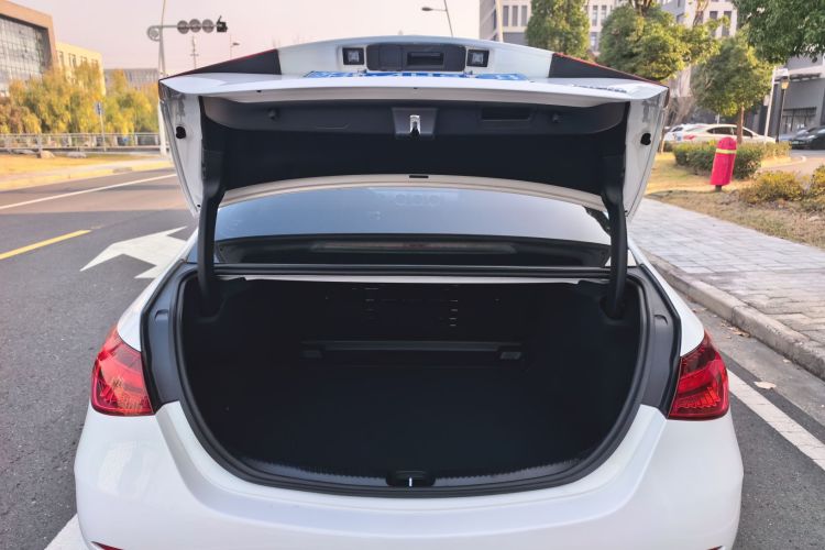 奔驰C级 2022款 改款 C 200 L 运动版局部细节23