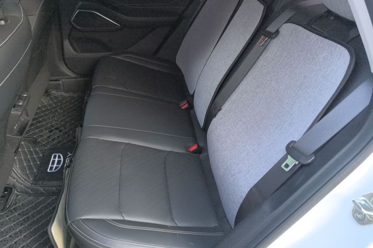 吉利汽车 帝豪 2023款 第4代冠军版 1.5L CVT尊贵型中控内饰7001