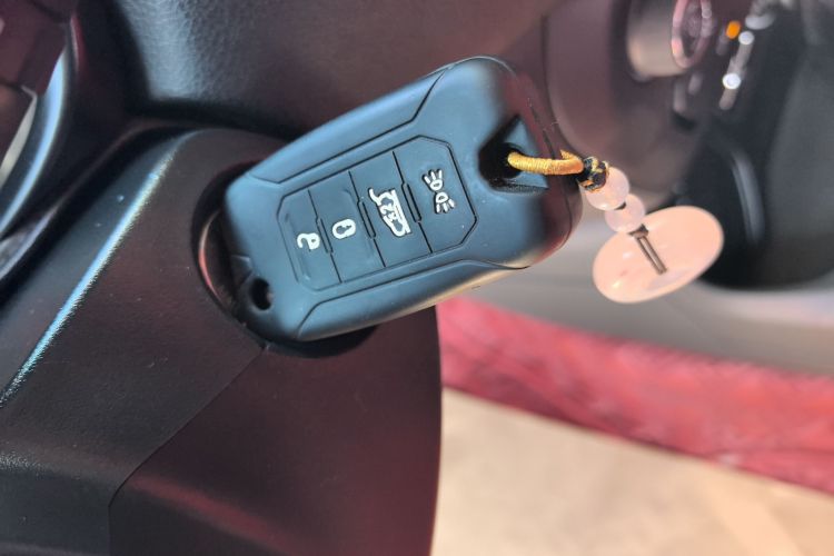 Jeep 自由侠 2018款 互联大屏版 180T 自动动能版+中控内饰7004