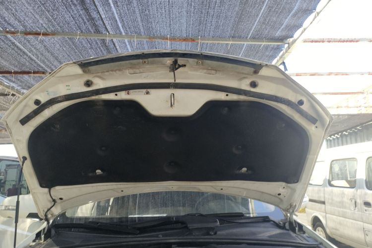 比亚迪S6 2014款 2.0L 手动豪华型 5座局部细节9005