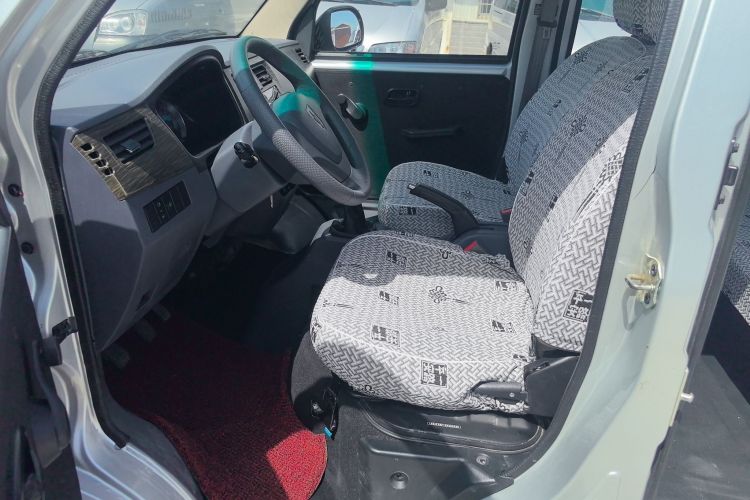 金杯 小海狮X30 2023款 1.5L 超享型客车5/6/7座无空调版SWC15M中控内饰7003