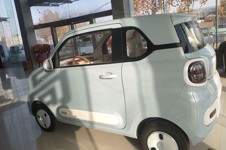 奔腾小马 2026款 222km 炫彩马车身外观6005