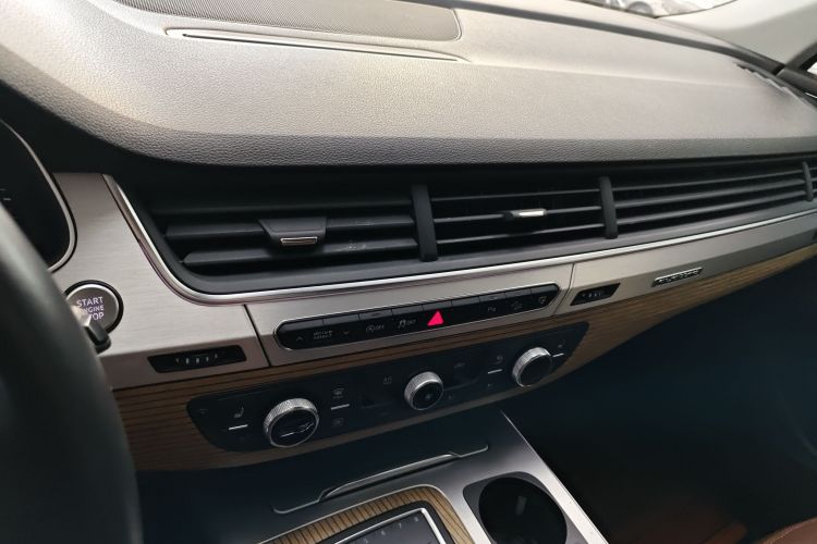 奥迪Q7 2016款 40 TFSI S line运动型局部细节16