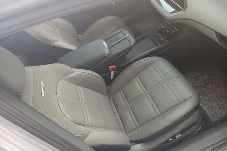 红旗EH7 2024款 760 Pro+ 四驱版局部细节41